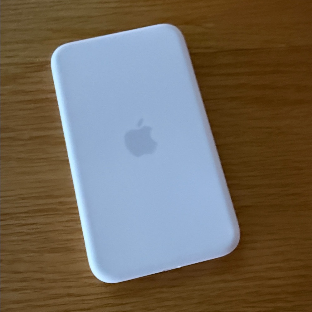 APPLE Air MagSafe Power Pack in White